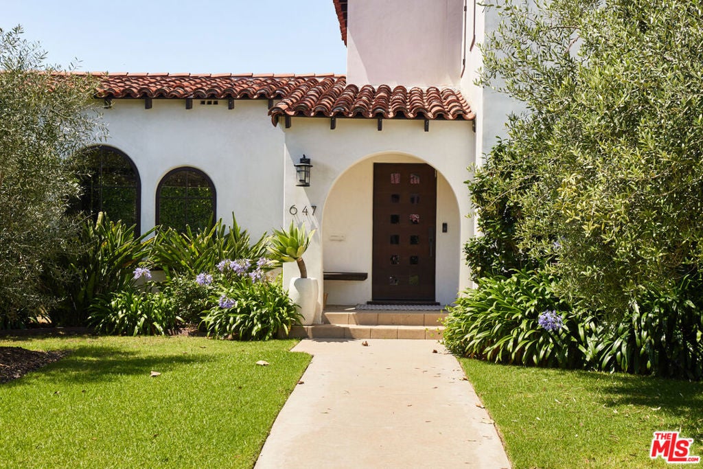 647 Toyopa Drive