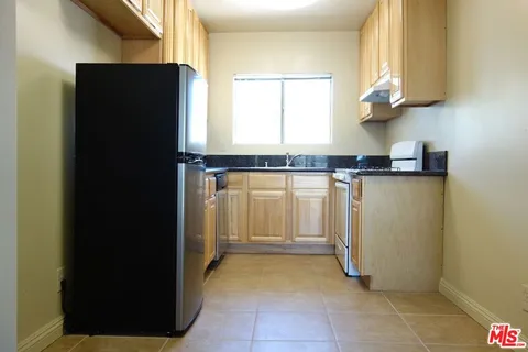 MLS: 25524087