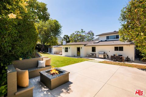 A home in Studio City