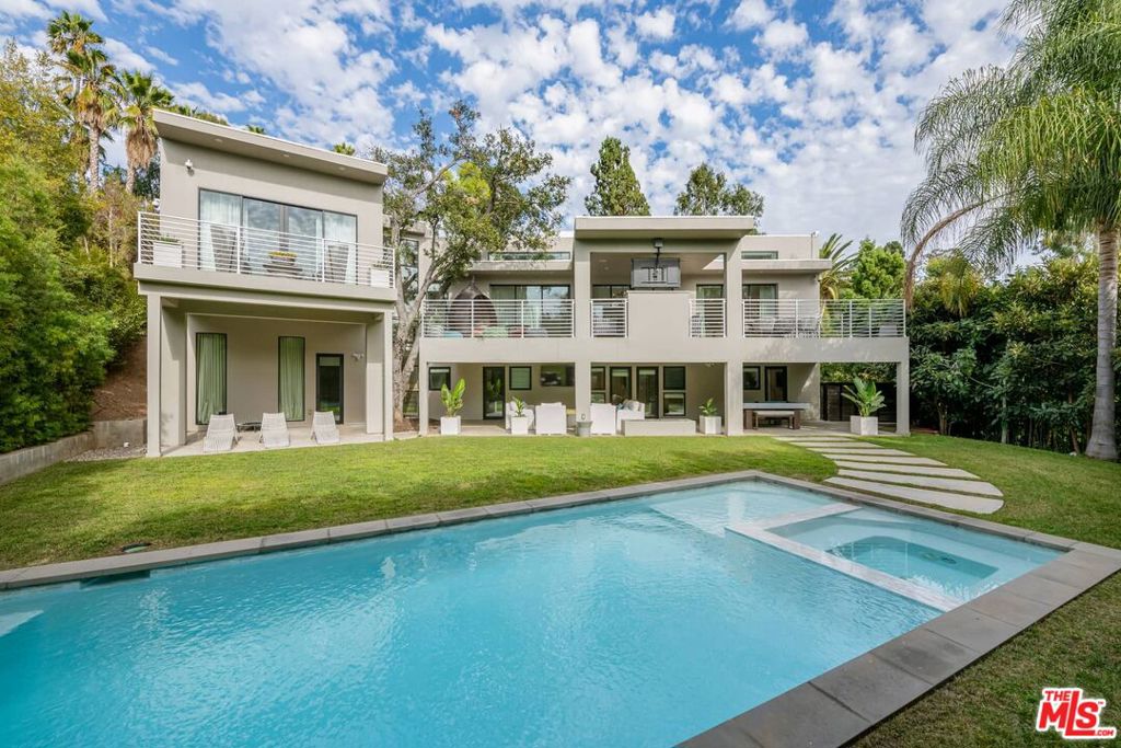 1085 Carolyn Way