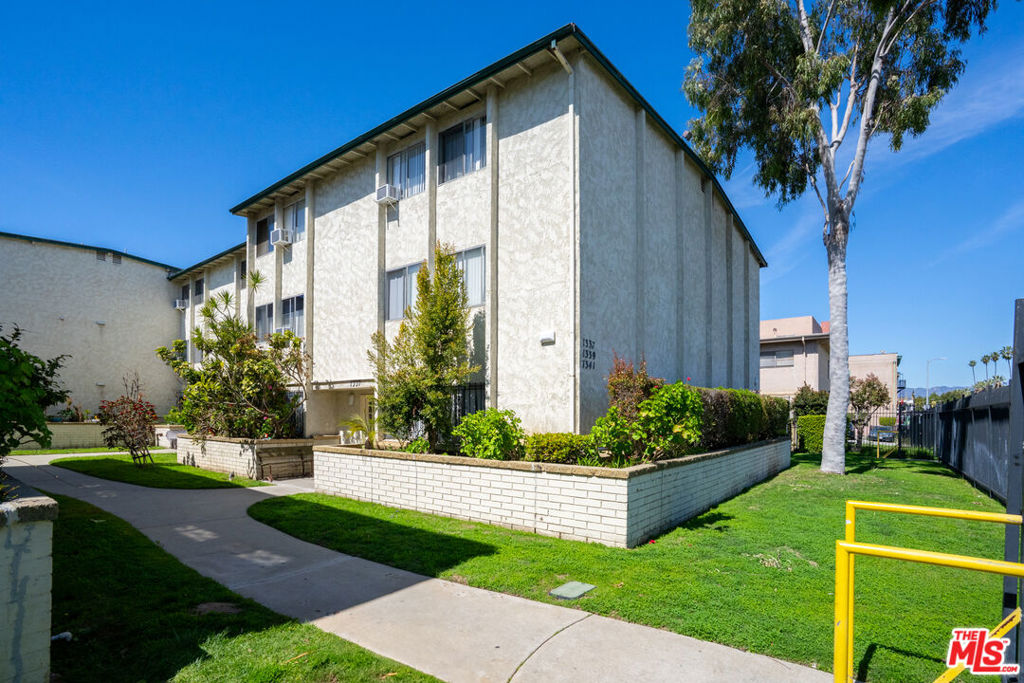 Properties 4 1337 S Hoover Street