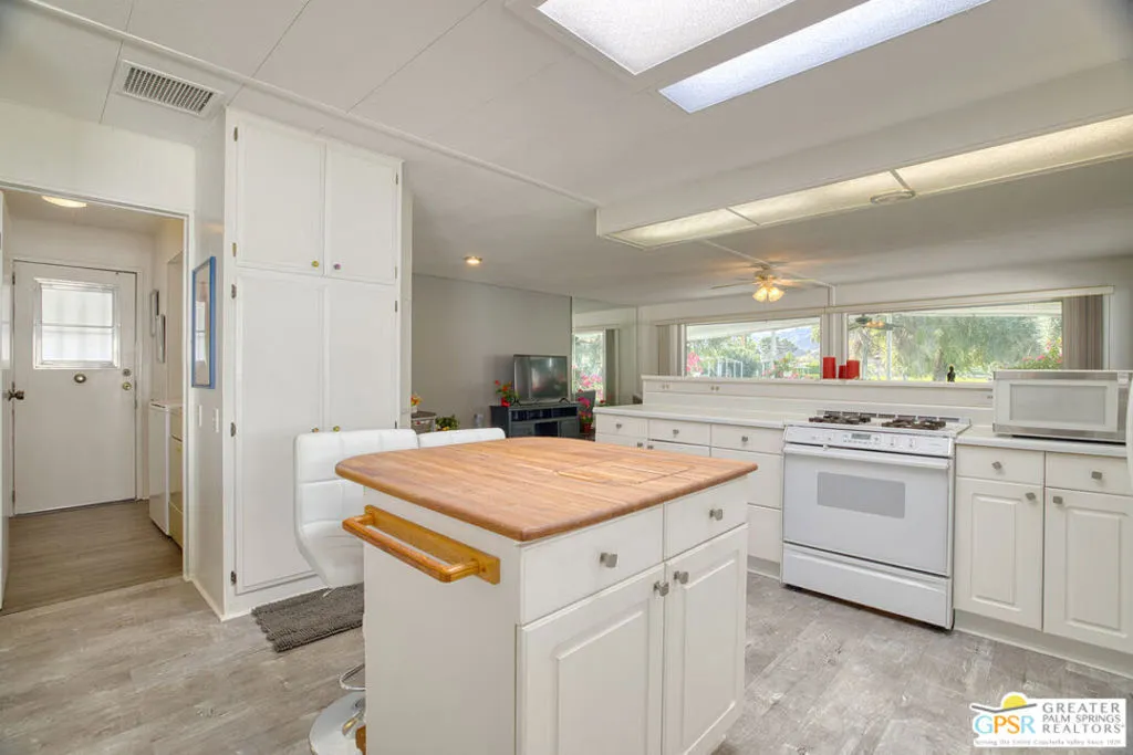 Cathedral City, California 92234, United States, 2 Bedrooms Bedrooms, ,2 BathroomsBathrooms,Residential,Active,22995