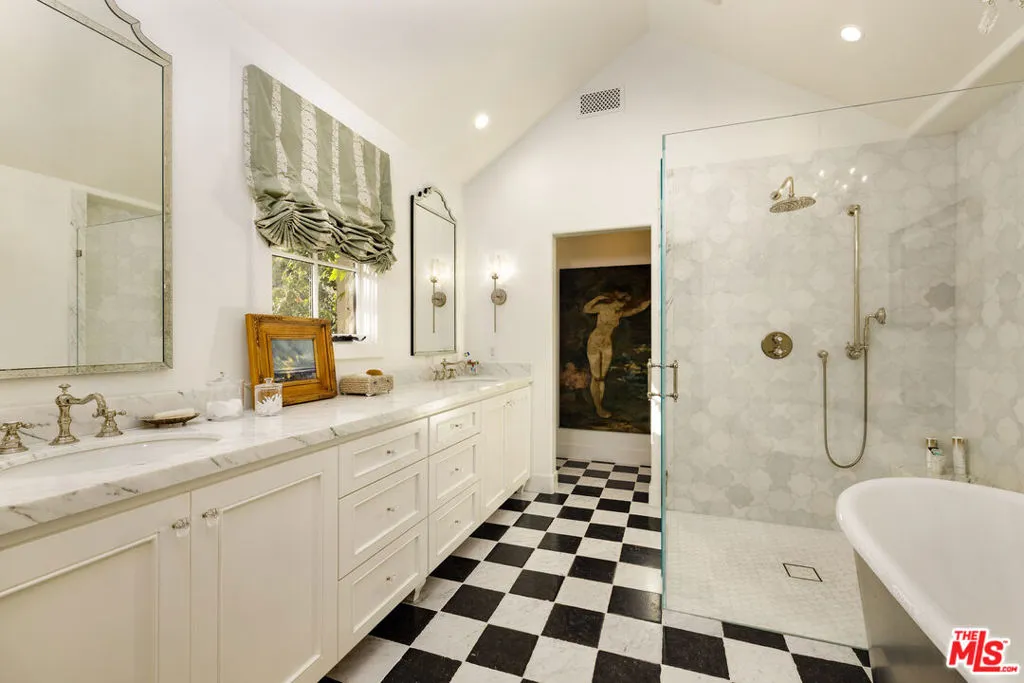 Santa Barbara, California 93105, United States, 4 Bedrooms Bedrooms, ,5 BathroomsBathrooms,Residential,Pending,22100