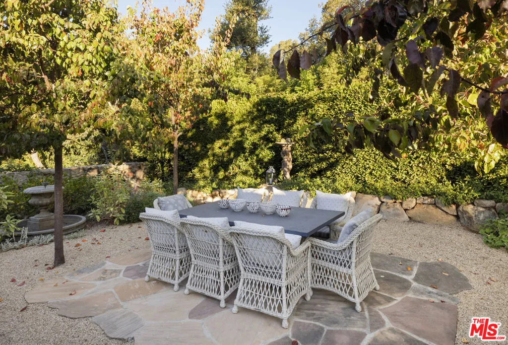 Santa Barbara, California 93105, United States, 4 Bedrooms Bedrooms, ,5 BathroomsBathrooms,Residential,Pending,22100