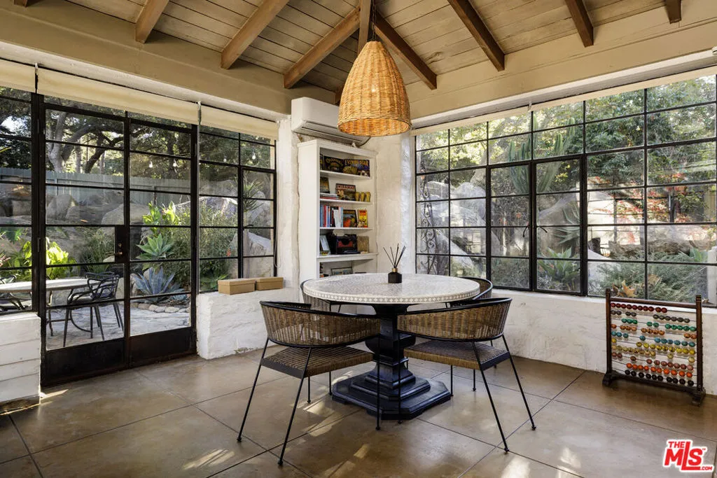 Santa Barbara, California 93105, United States, 4 Bedrooms Bedrooms, ,5 BathroomsBathrooms,Residential,Pending,22100