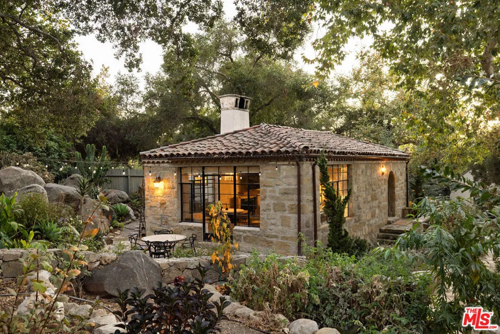 Santa Barbara, California 93105, United States, 4 Bedrooms Bedrooms, ,5 BathroomsBathrooms,Residential,Pending,22100