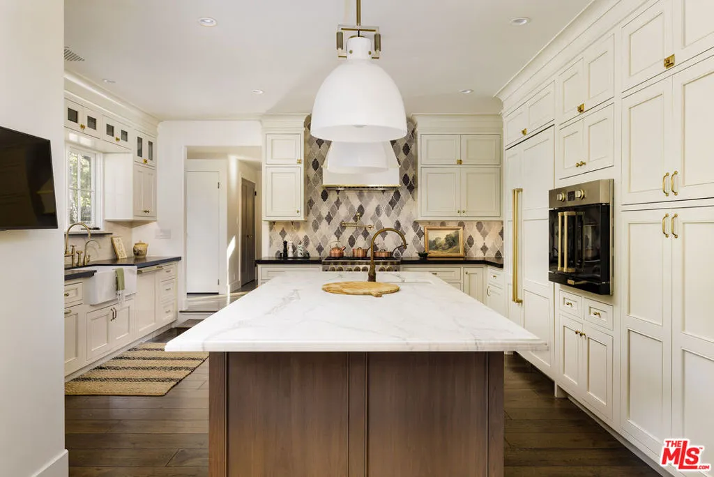 Santa Barbara, California 93105, United States, 4 Bedrooms Bedrooms, ,5 BathroomsBathrooms,Residential,Pending,22100