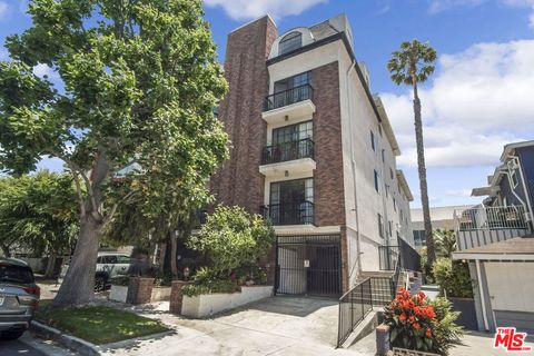 Condominium in Los Angeles CA 10620 Eastborne Avenue 29.jpg