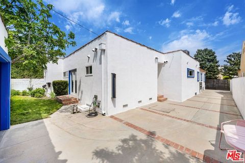 A home in Studio City