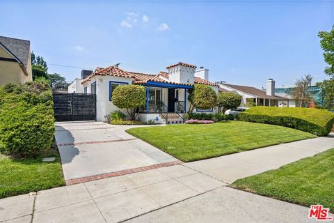 A home in Studio City