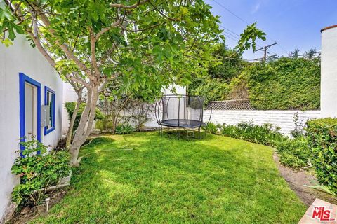 A home in Studio City