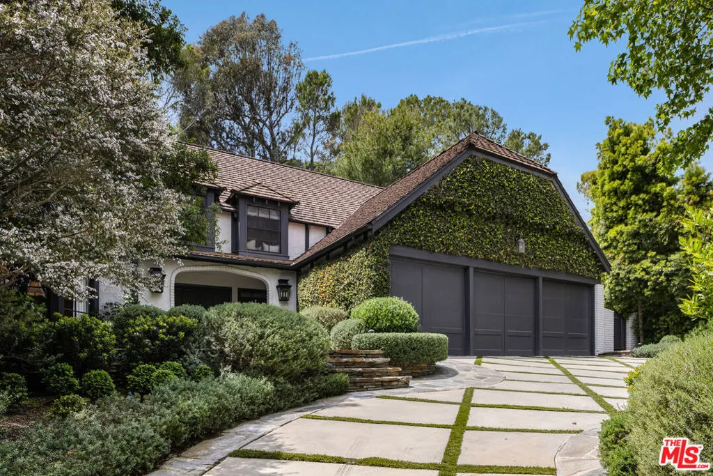 Los Angeles, California 90049, United States, 4 Bedrooms Bedrooms, ,4 BathroomsBathrooms,Residential,Active,125638