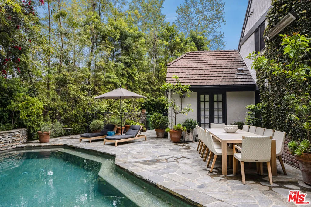 Los Angeles, California 90049, United States, 4 Bedrooms Bedrooms, ,4 BathroomsBathrooms,Residential,Active,125638