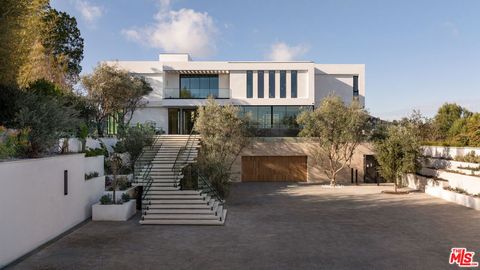 16187 Royal Oak Road Encino CA 91436