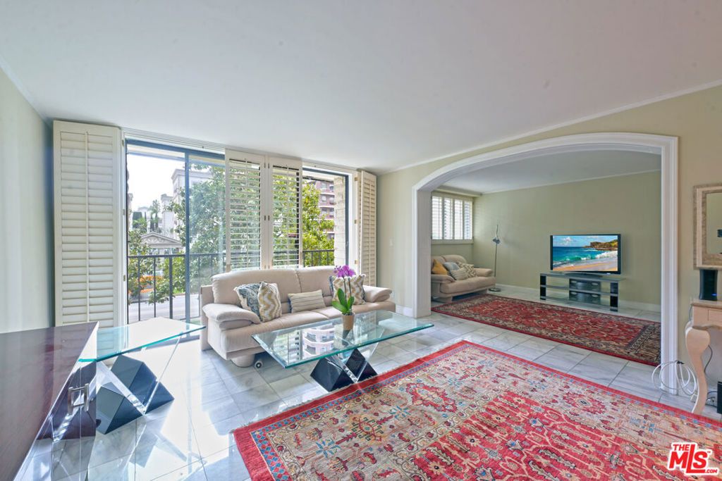 listing image 0
