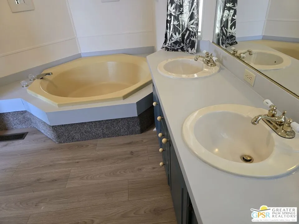 Desert Hot Springs, California 92240, United States, 3 Bedrooms Bedrooms, ,2 BathroomsBathrooms,Residential,Pending,127738