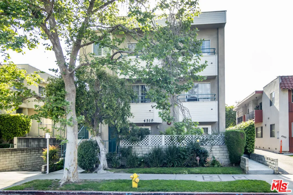 Sherman Oaks, California 91423, United States, 2 Bedrooms Bedrooms, ,2 BathroomsBathrooms,Residential,Pending,118183