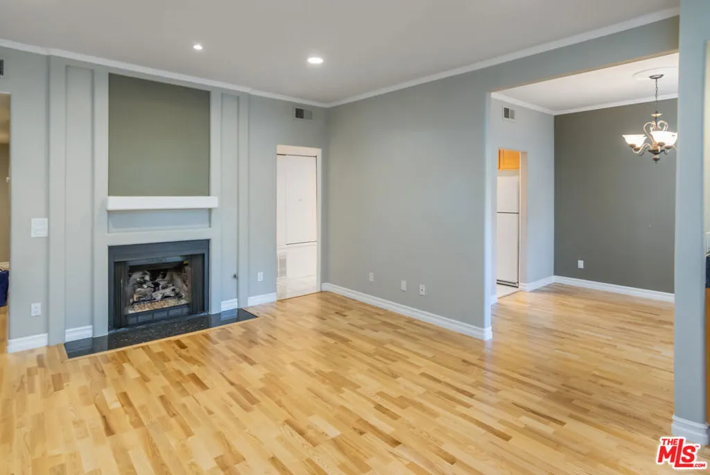 Sherman Oaks, California 91423, United States, 2 Bedrooms Bedrooms, ,2 BathroomsBathrooms,Residential,Pending,118183