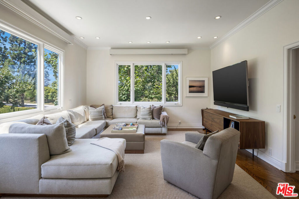 Los Angeles, California 90067, United States, 3 Bedrooms Bedrooms, ,3 BathroomsBathrooms,Residential,Active,50730