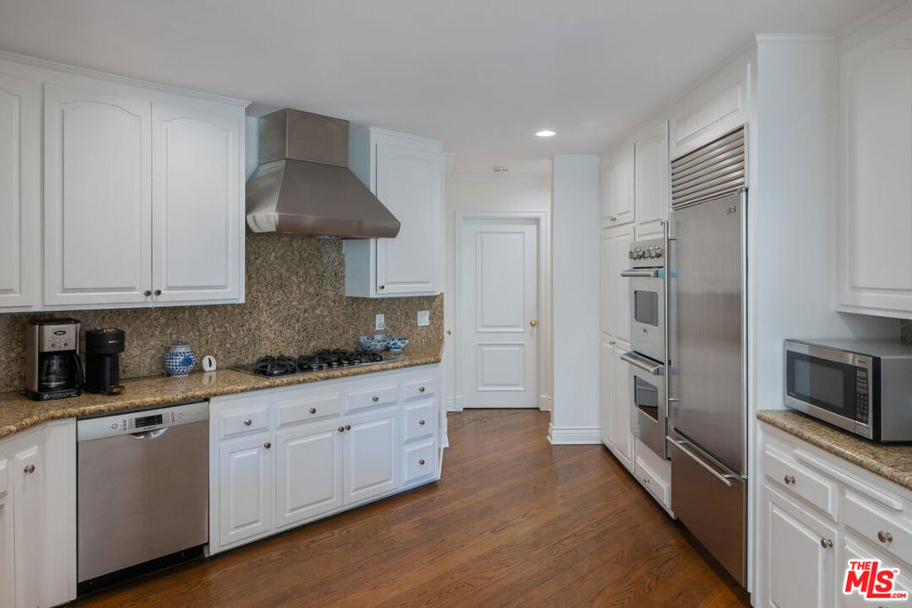 Los Angeles, California 90067, United States, 3 Bedrooms Bedrooms, ,3 BathroomsBathrooms,Residential,Active,50730