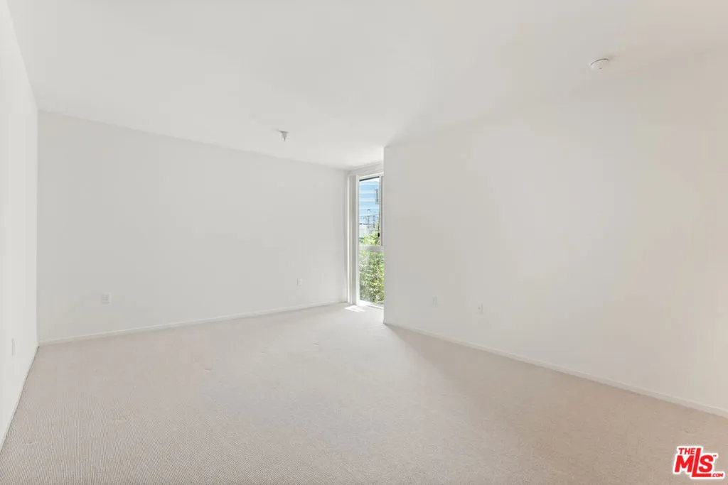 Los Angeles, California 90012, United States, 2 Bedrooms Bedrooms, ,2 BathroomsBathrooms,Residential,Active,50613