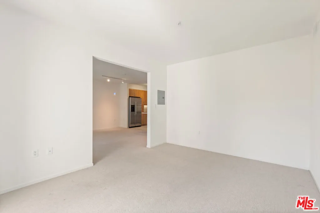 Los Angeles, California 90012, United States, 2 Bedrooms Bedrooms, ,2 BathroomsBathrooms,Residential,Active,50613