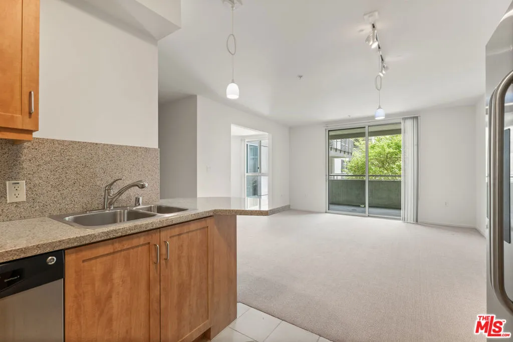 Los Angeles, California 90012, United States, 2 Bedrooms Bedrooms, ,2 BathroomsBathrooms,Residential,Active,50613