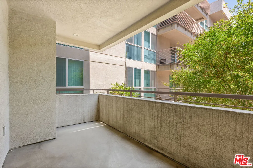 Los Angeles, California 90012, United States, 2 Bedrooms Bedrooms, ,2 BathroomsBathrooms,Residential,Active,50613