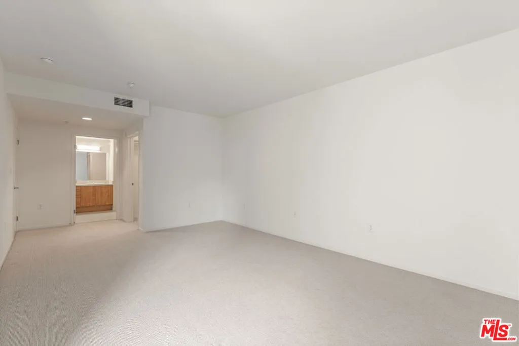 Los Angeles, California 90012, United States, 2 Bedrooms Bedrooms, ,2 BathroomsBathrooms,Residential,Active,50613