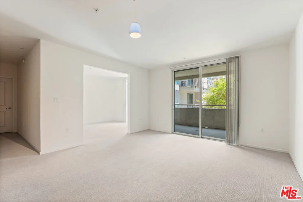 Los Angeles, California 90012, United States, 2 Bedrooms Bedrooms, ,2 BathroomsBathrooms,Residential,Active,50613