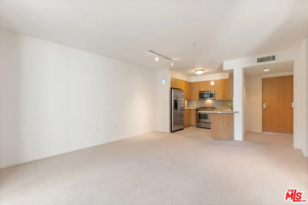 Los Angeles, California 90012, United States, 2 Bedrooms Bedrooms, ,2 BathroomsBathrooms,Residential,Active,50613