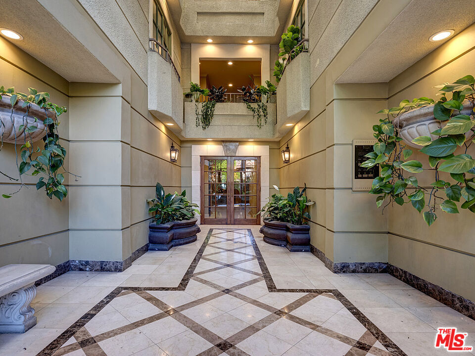 Properties 4 277 S Spalding Drive 401