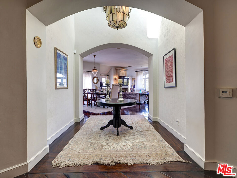 Properties 1 277 S Spalding Drive 401