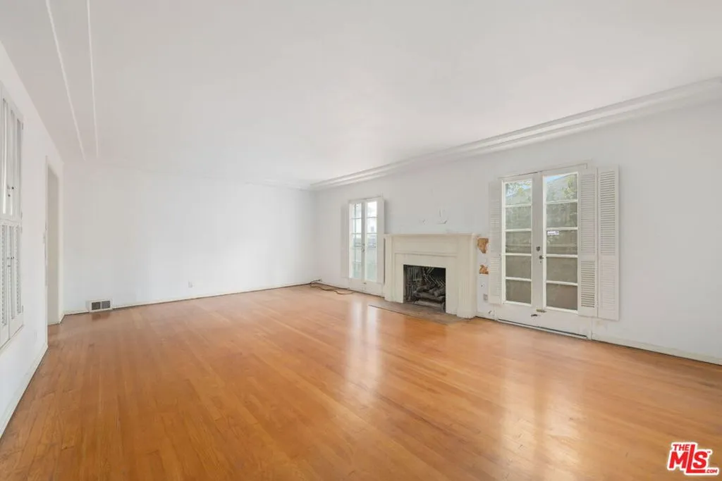 Los Angeles, California 90049, United States, 3 Bedrooms Bedrooms, ,2 BathroomsBathrooms,Residential,Pending,7148