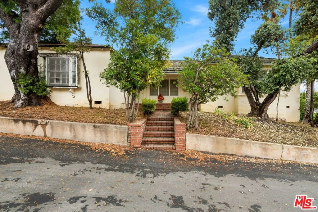 Los Angeles, California 90049, United States, 3 Bedrooms Bedrooms, ,2 BathroomsBathrooms,Residential,Pending,7148