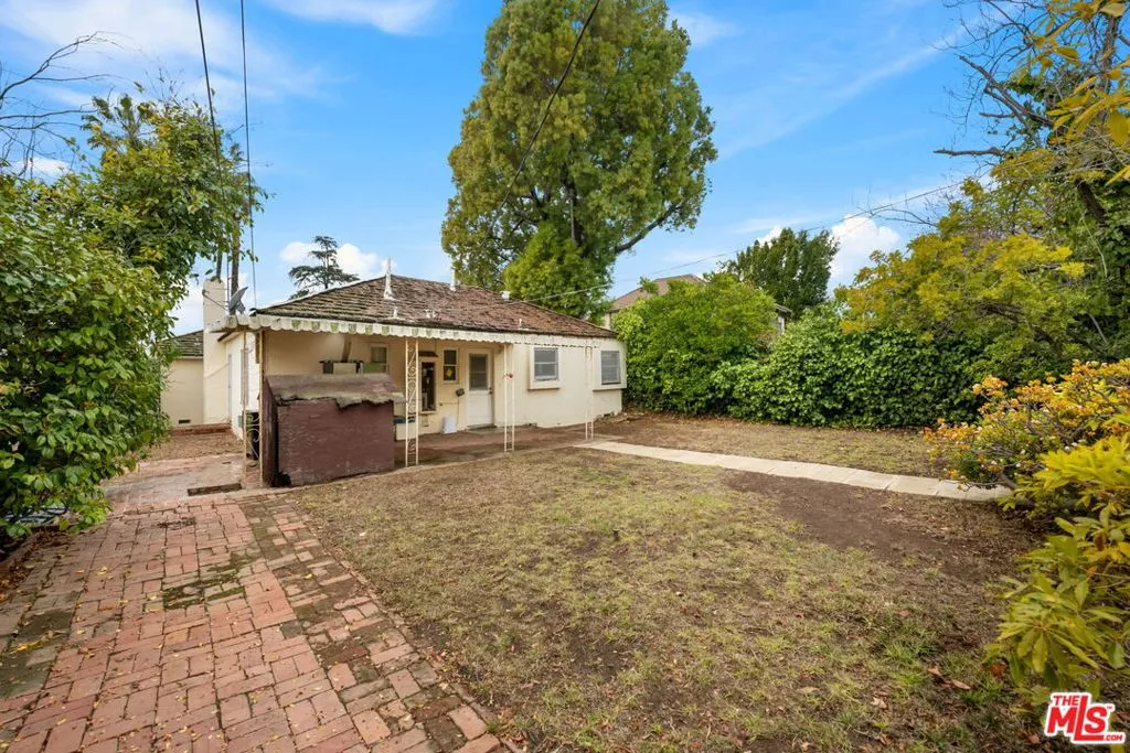 Los Angeles, California 90049, United States, 3 Bedrooms Bedrooms, ,2 BathroomsBathrooms,Residential,Pending,7148