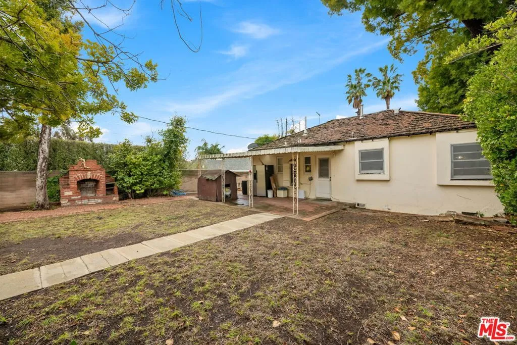 Los Angeles, California 90049, United States, 3 Bedrooms Bedrooms, ,2 BathroomsBathrooms,Residential,Pending,7148