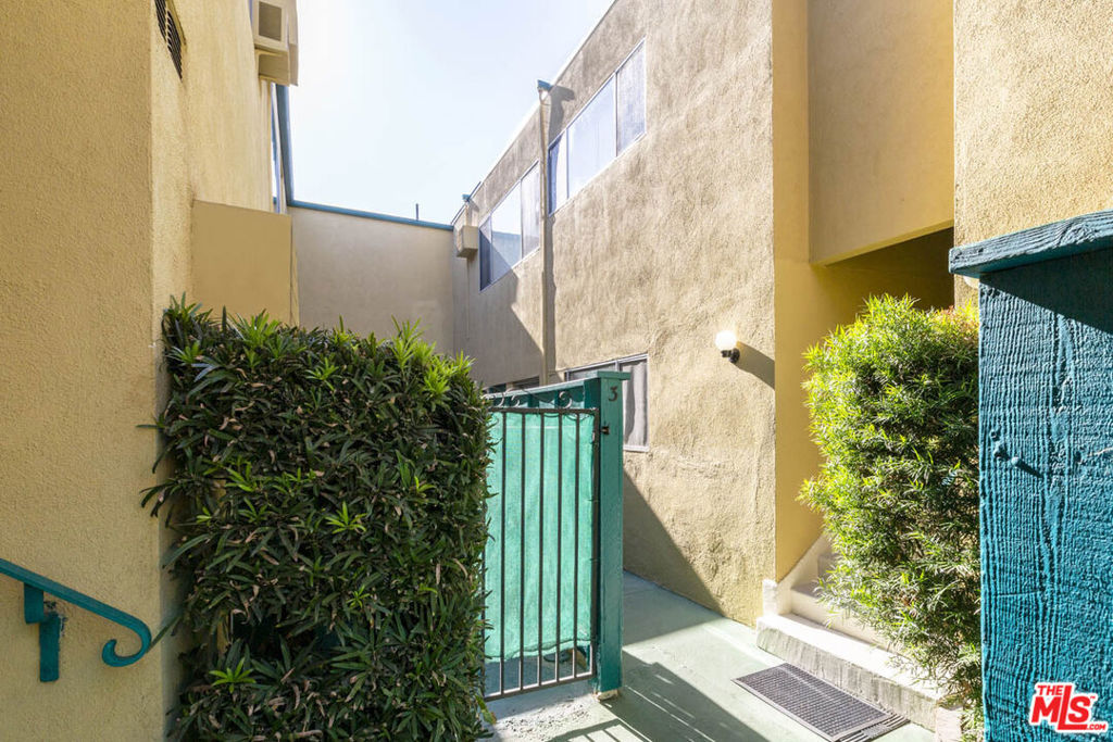 Properties 4 10803 Otsego Street