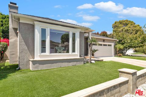 A home in Studio City