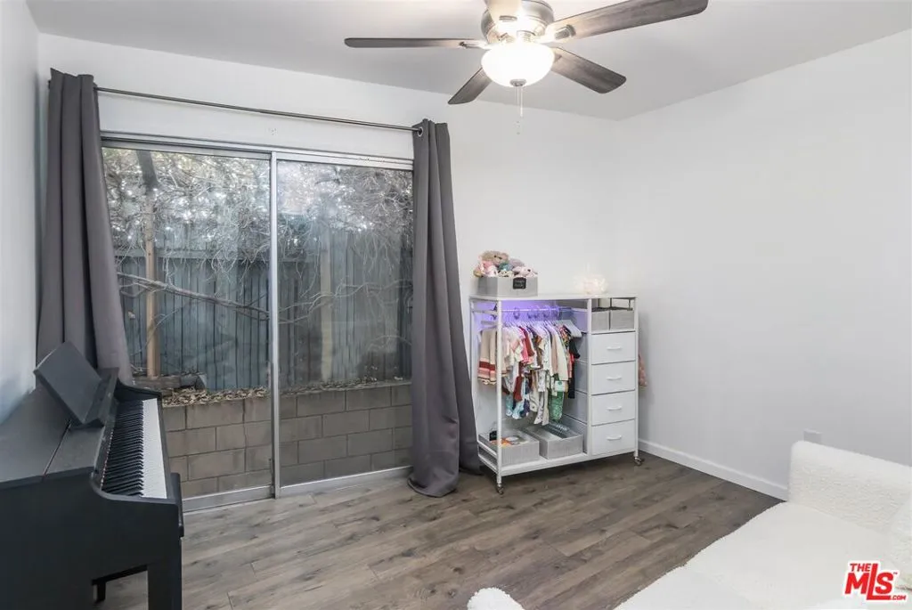 Woodland Hills, California 91364, United States, 3 Bedrooms Bedrooms, ,2 BathroomsBathrooms,Residential,Pending,8922