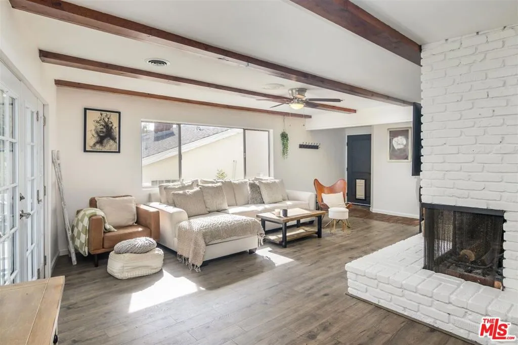 Woodland Hills, California 91364, United States, 3 Bedrooms Bedrooms, ,2 BathroomsBathrooms,Residential,Pending,8922