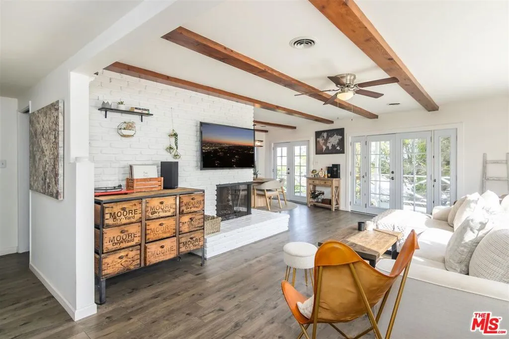 Woodland Hills, California 91364, United States, 3 Bedrooms Bedrooms, ,2 BathroomsBathrooms,Residential,Pending,8922