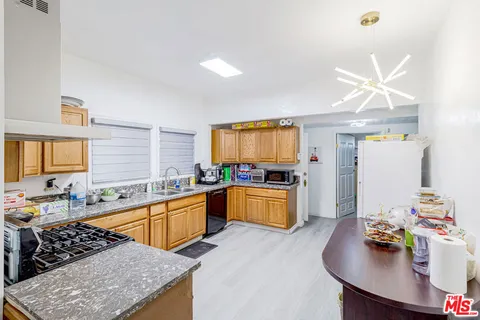 MLS: 25515075