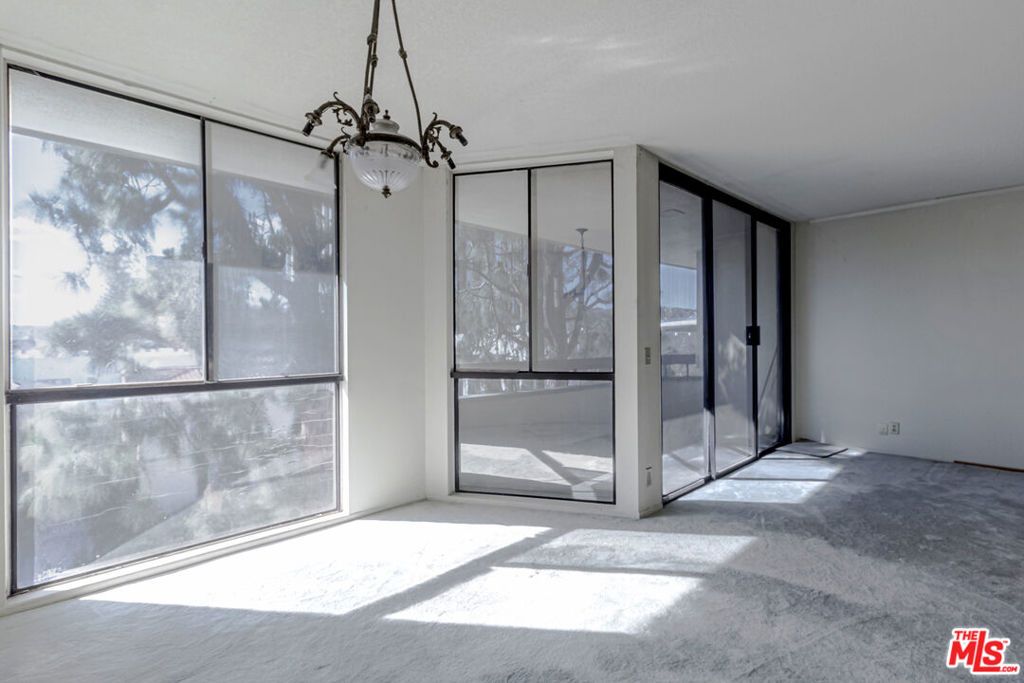 listing image 0