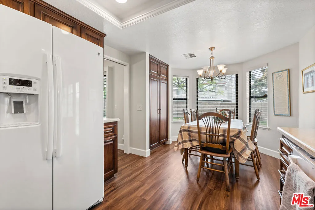 Upland, California 91784, United States, 3 Bedrooms Bedrooms, ,3 BathroomsBathrooms,Residential,Pending,54723