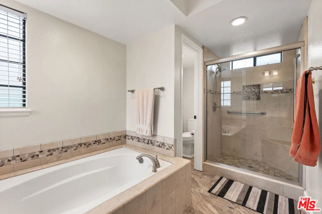 Upland, California 91784, United States, 3 Bedrooms Bedrooms, ,3 BathroomsBathrooms,Residential,Pending,54723