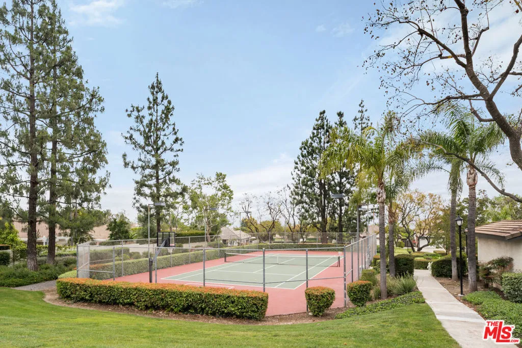 Upland, California 91784, United States, 3 Bedrooms Bedrooms, ,3 BathroomsBathrooms,Residential,Pending,54723