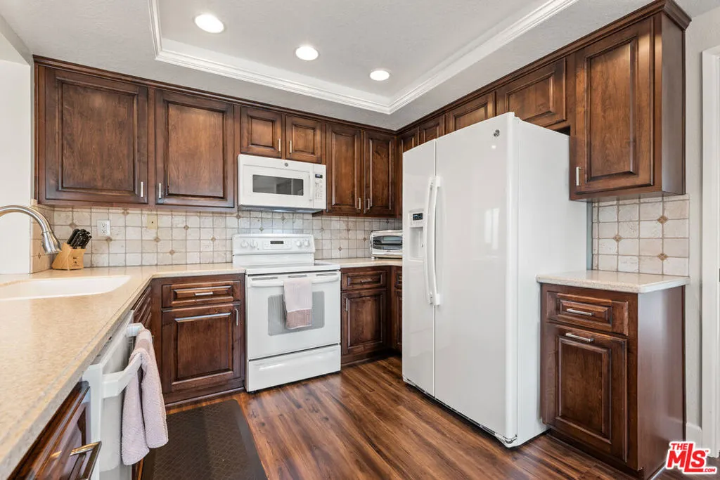 Upland, California 91784, United States, 3 Bedrooms Bedrooms, ,3 BathroomsBathrooms,Residential,Pending,54723