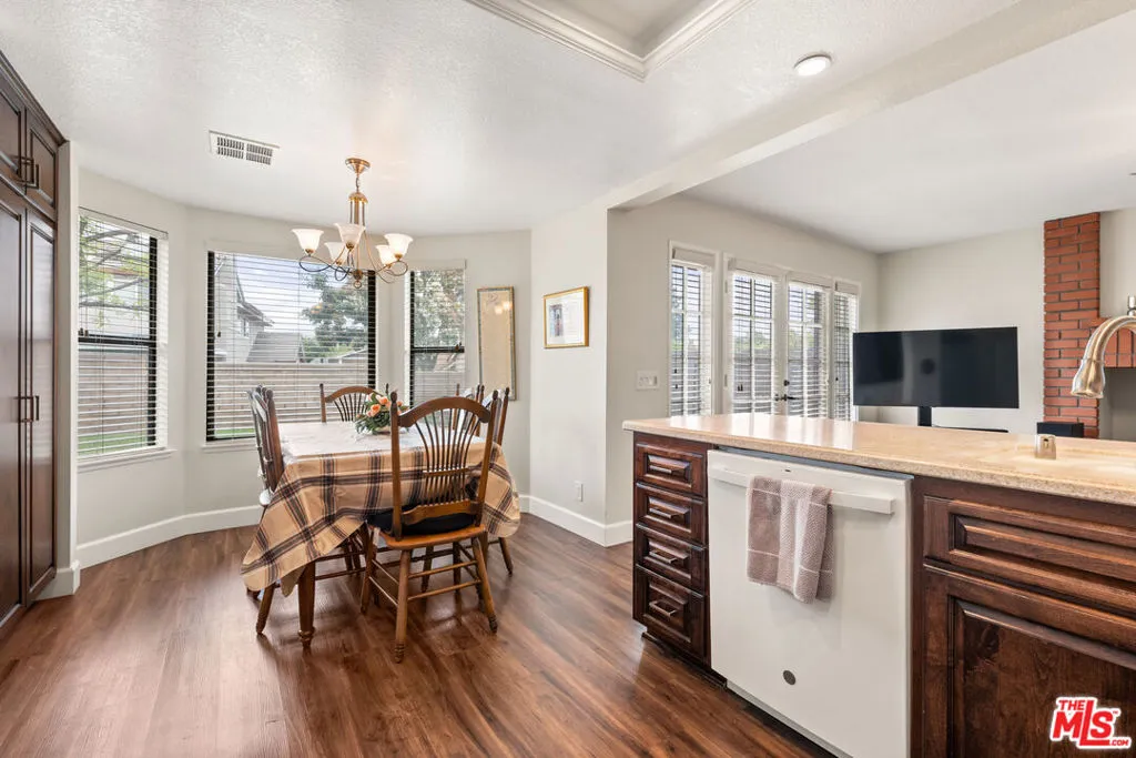 Upland, California 91784, United States, 3 Bedrooms Bedrooms, ,3 BathroomsBathrooms,Residential,Pending,54723