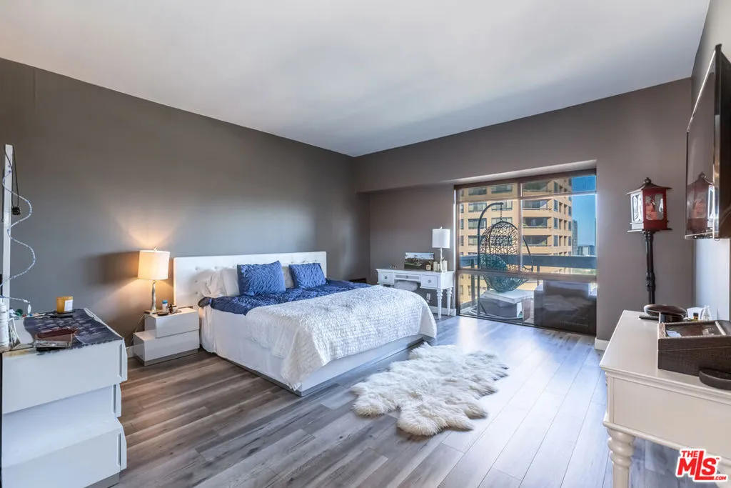 Los Angeles, California 90024, United States, 2 Bedrooms Bedrooms, ,2 BathroomsBathrooms,Residential,Active,11137